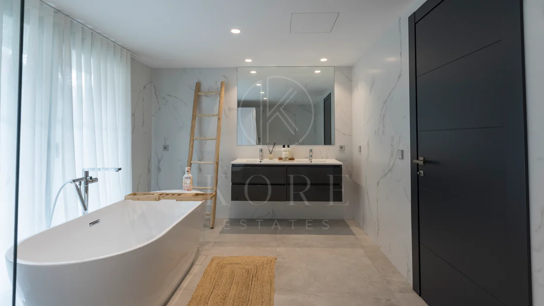EXCLUSIVE ELEGANT VILLA – EAST MARBELLA