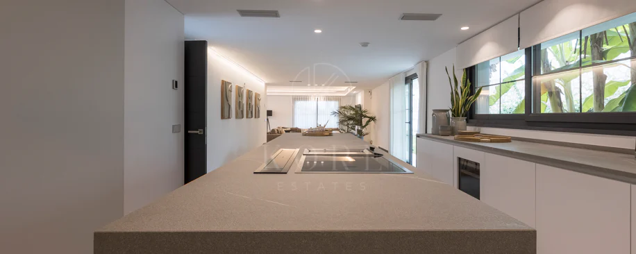EXCLUSIVE ELEGANT VILLA – EAST MARBELLA