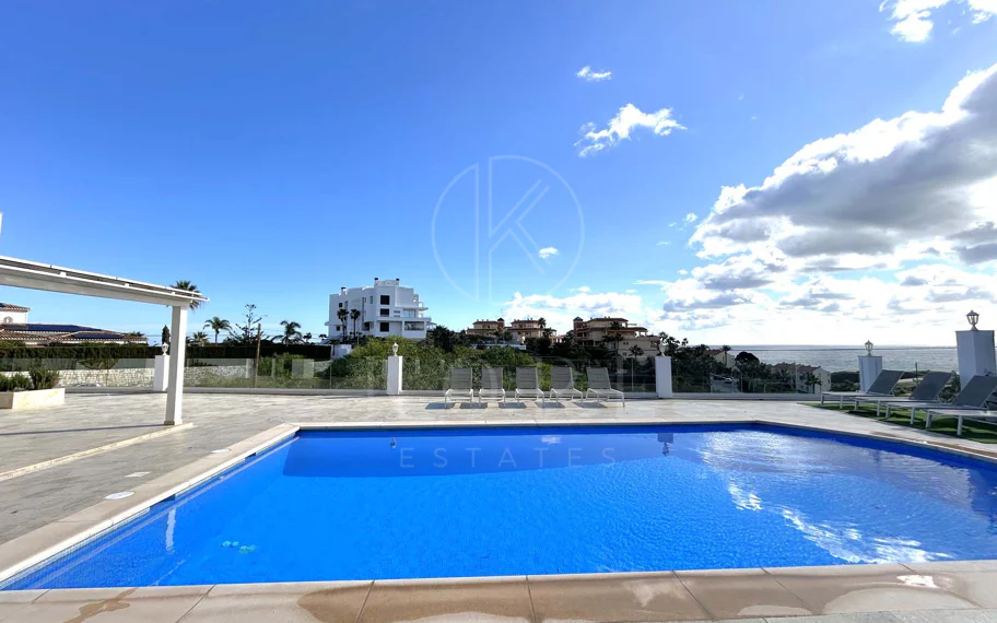 Situada en la hermosa zona de El Faro, Mijas, esta impresionante villa ofrece la mezcla perfecta de lujo y comodidad. A pocos minutos de tiendas, restaurantes y la playa, la villa ofrece un refugio tranquilo pero accesible. Con...