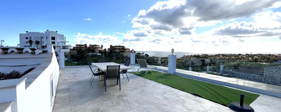 Situada en la hermosa zona de El Faro, Mijas, esta impresionante villa ofrece la mezcla perfecta de lujo y comodidad. A pocos minutos de tiendas, restaurantes y la playa, la villa ofrece un refugio tranquilo pero accesible. Con...