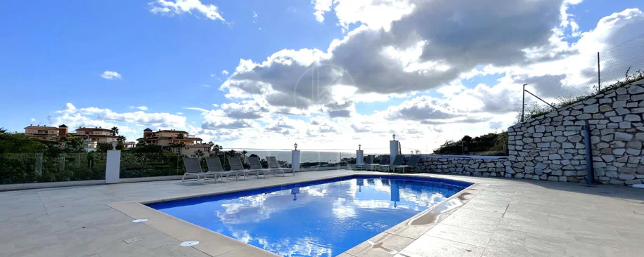 Situada en la hermosa zona de El Faro, Mijas, esta impresionante villa ofrece la mezcla perfecta de lujo y comodidad. A pocos minutos de tiendas, restaurantes y la playa, la villa ofrece un refugio tranquilo pero accesible. Con...