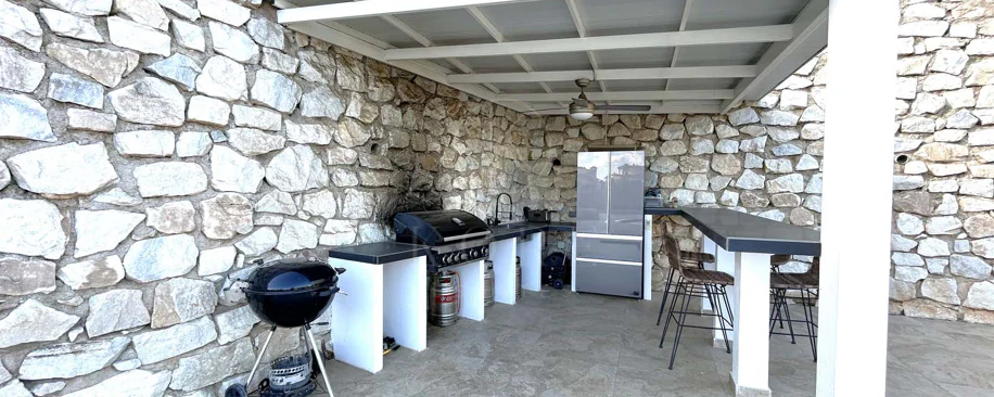 Situada en la hermosa zona de El Faro, Mijas, esta impresionante villa ofrece la mezcla perfecta de lujo y comodidad. A pocos minutos de tiendas, restaurantes y la playa, la villa ofrece un refugio tranquilo pero accesible. Con...