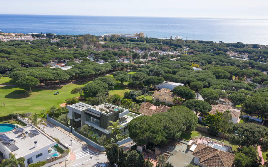 Villa de lujo con vistas panorámicas al mar y al golf – Finalización 2027, Artola Alta, Marbella