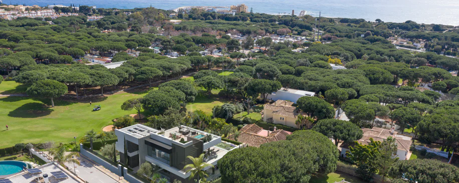 Villa de lujo con vistas panorámicas al mar y al golf – Finalización 2027, Artola Alta, Marbella