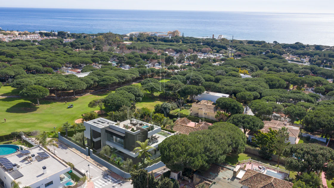 Villa de lujo con vistas panorámicas al mar y al golf – Finalización 2027, Artola Alta, Marbella