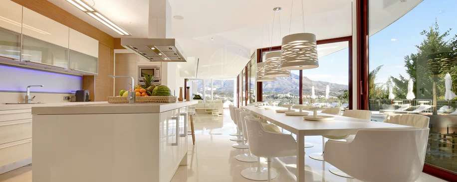 Fully renovated villa with panoramic mountain views situated next to Los Naranjos