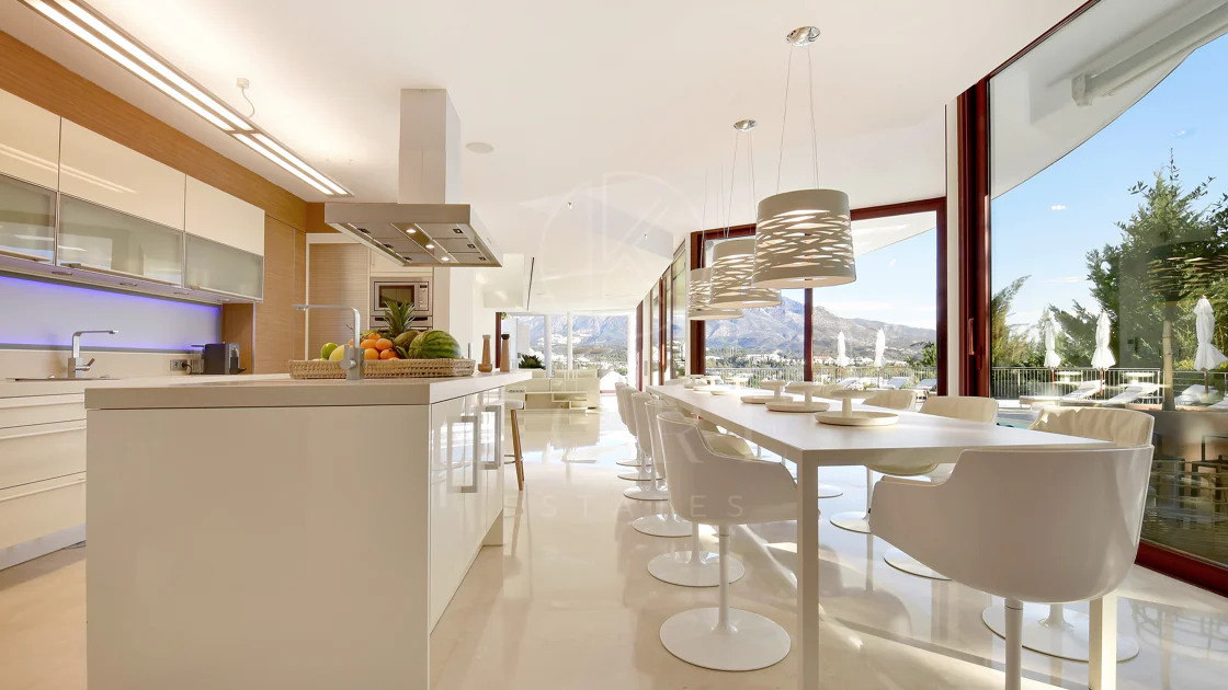Fully renovated villa with panoramic mountain views situated next to Los Naranjos
