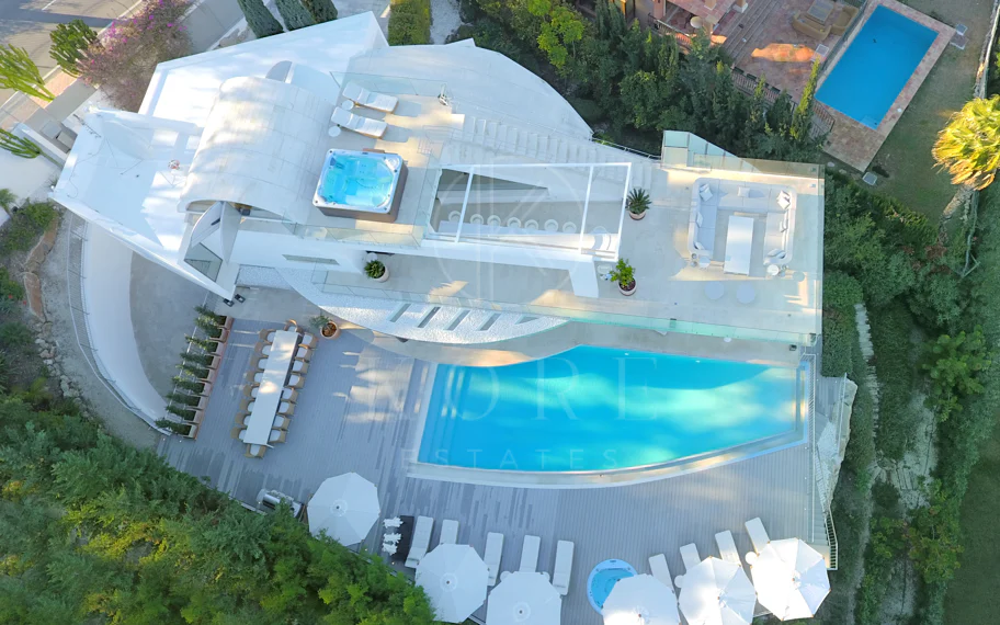 Villa totalmente renovada con vistas panorámicas a la montaña junto a Los Naranjos