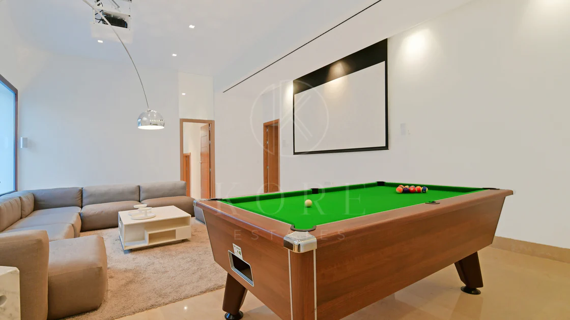 Fully renovated villa with panoramic mountain views situated next to Los Naranjos