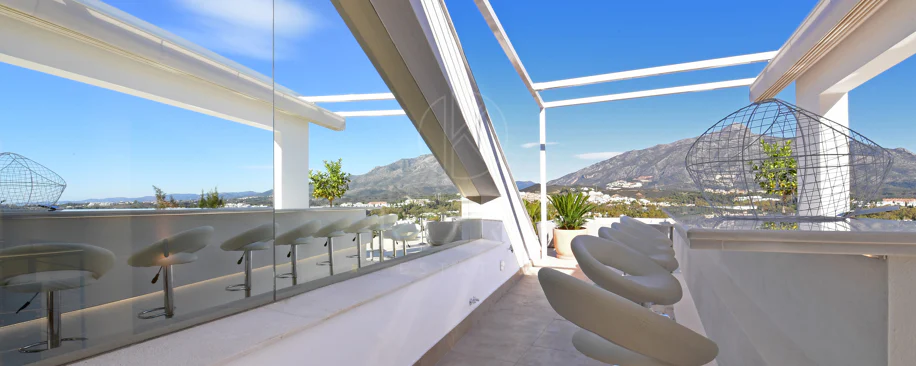 Fully renovated villa with panoramic mountain views situated next to Los Naranjos