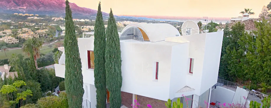 Fully renovated villa with panoramic mountain views situated next to Los Naranjos