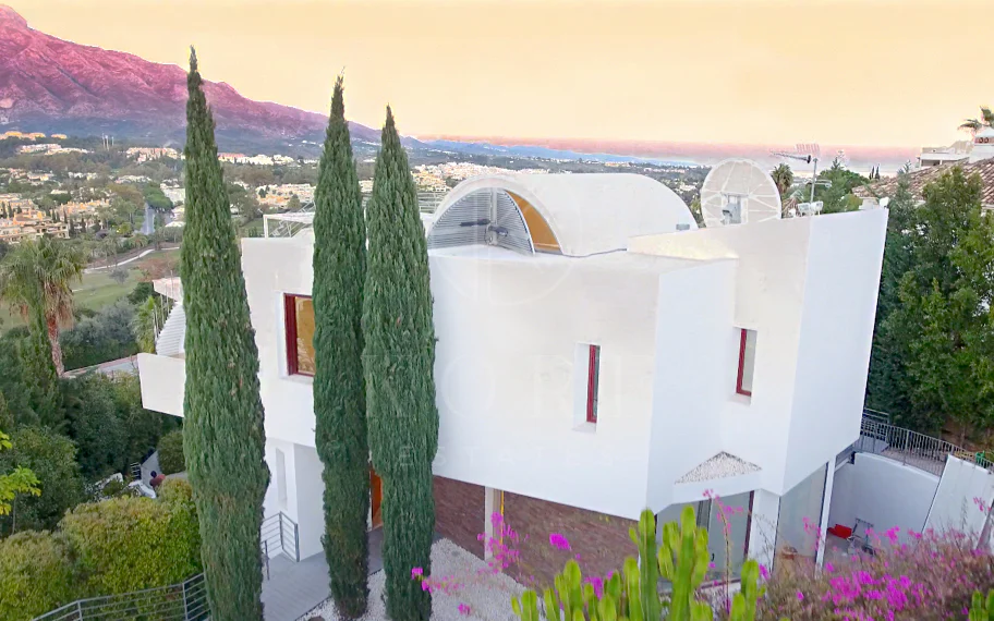 Villa totalmente renovada con vistas panorámicas a la montaña junto a Los Naranjos