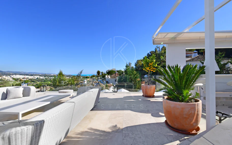 Villa totalmente renovada con vistas panorámicas a la montaña junto a Los Naranjos