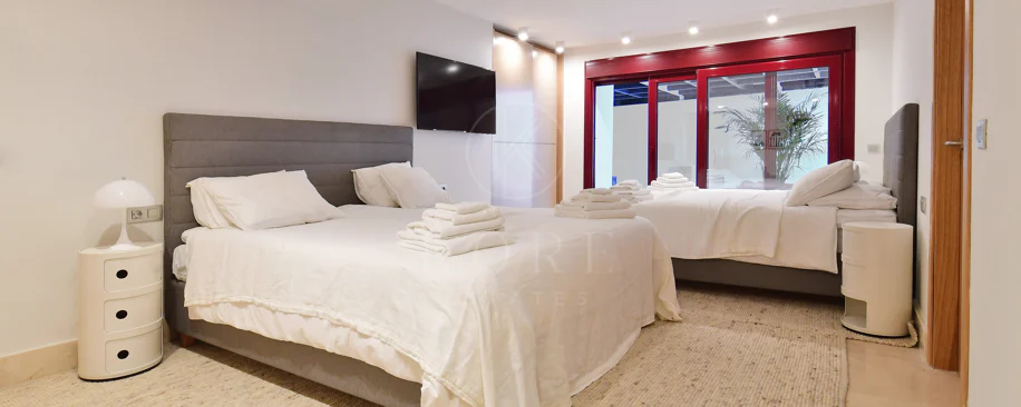Fully renovated villa with panoramic mountain views situated next to Los Naranjos