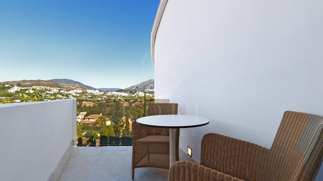 Fully renovated villa with panoramic mountain views situated next to Los Naranjos