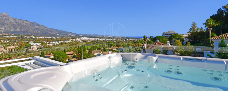 Fully renovated villa with panoramic mountain views situated next to Los Naranjos