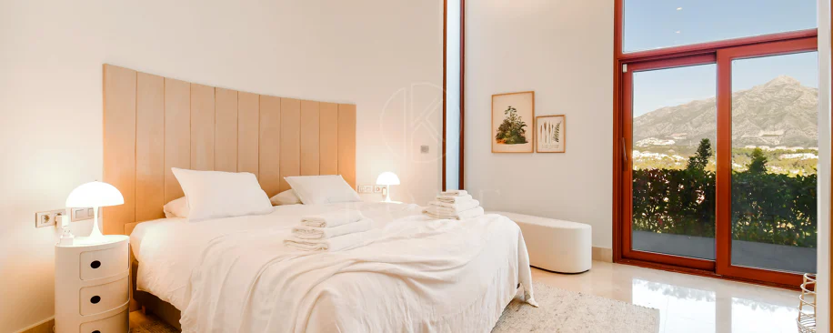 Fully renovated villa with panoramic mountain views situated next to Los Naranjos