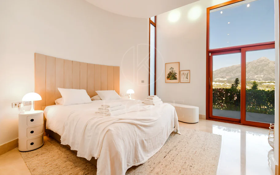 Villa totalmente renovada con vistas panorámicas a la montaña junto a Los Naranjos