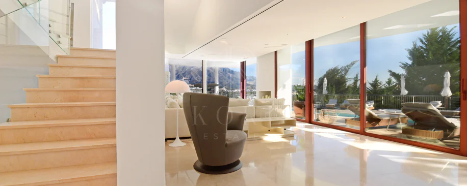 Fully renovated villa with panoramic mountain views situated next to Los Naranjos