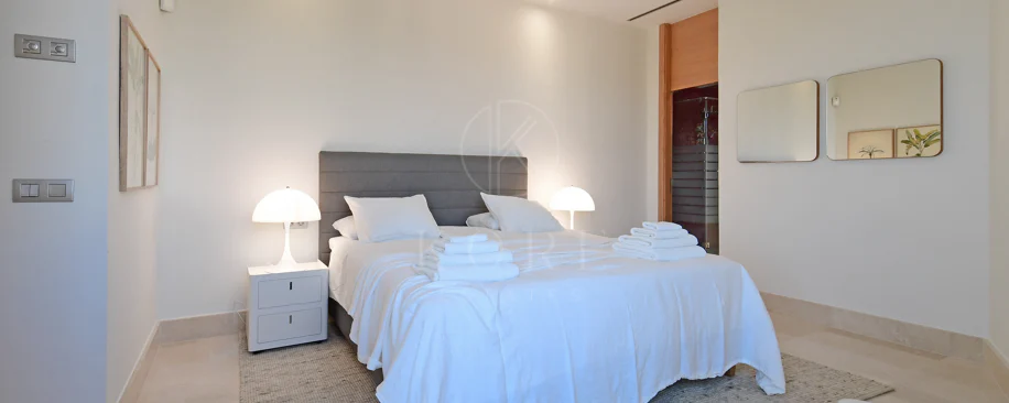 Fully renovated villa with panoramic mountain views situated next to Los Naranjos