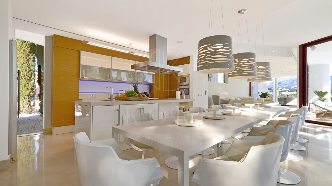 Fully renovated villa with panoramic mountain views situated next to Los Naranjos
