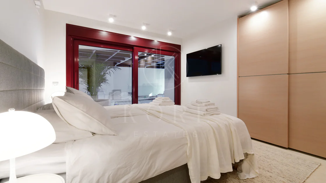 Fully renovated villa with panoramic mountain views situated next to Los Naranjos