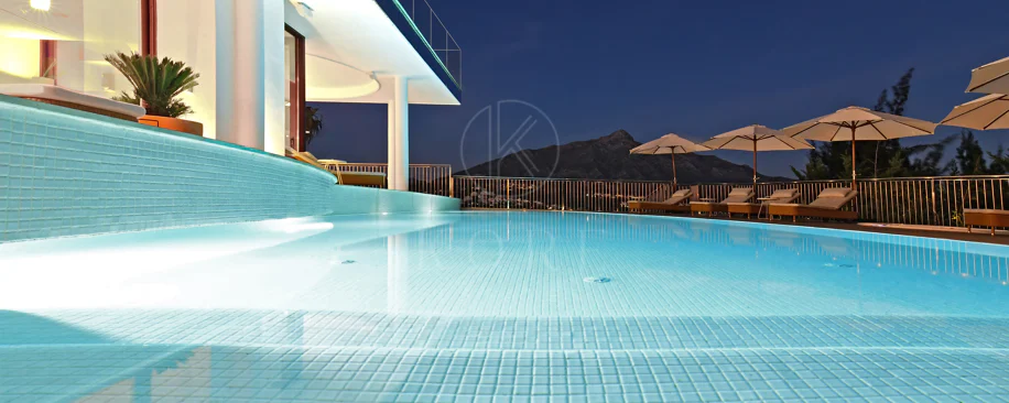 Fully renovated villa with panoramic mountain views situated next to Los Naranjos