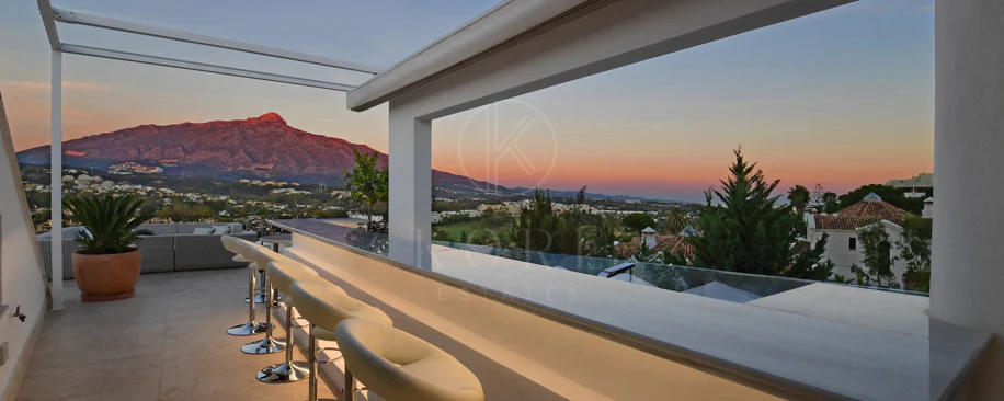 Fully renovated villa with panoramic mountain views situated next to Los Naranjos