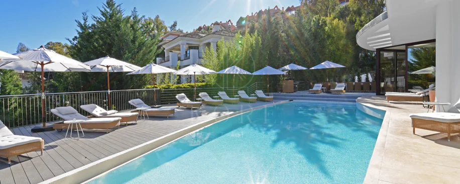 Fully renovated villa with panoramic mountain views situated next to Los Naranjos
