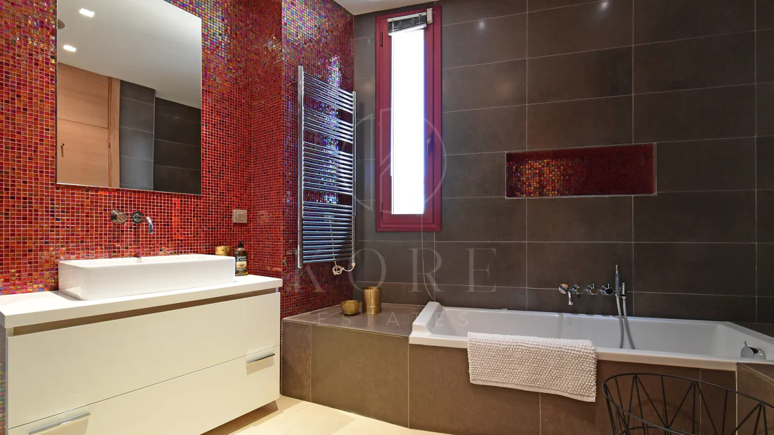 Fully renovated villa with panoramic mountain views situated next to Los Naranjos