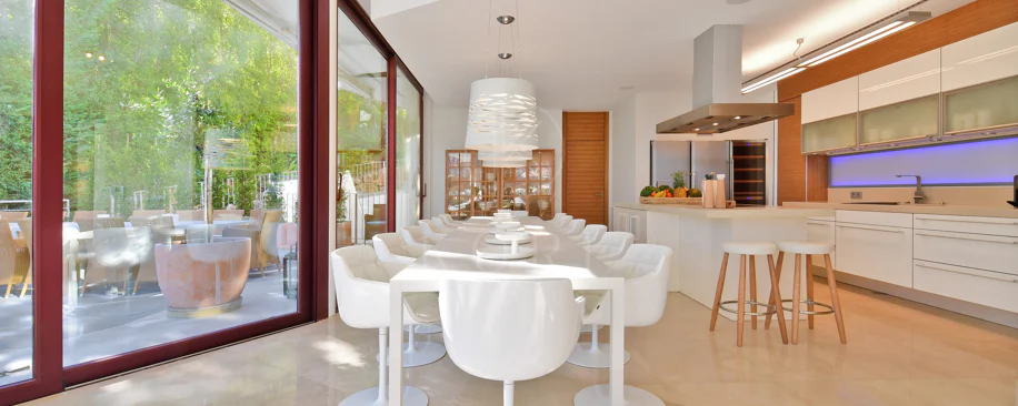 Fully renovated villa with panoramic mountain views situated next to Los Naranjos