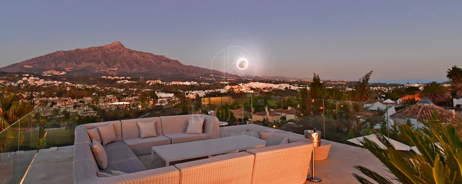 Fully renovated villa with panoramic mountain views situated next to Los Naranjos