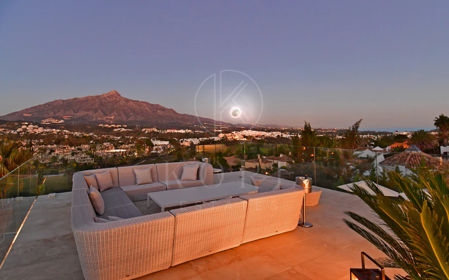 Villa totalmente renovada con vistas panorámicas a la montaña junto a Los Naranjos