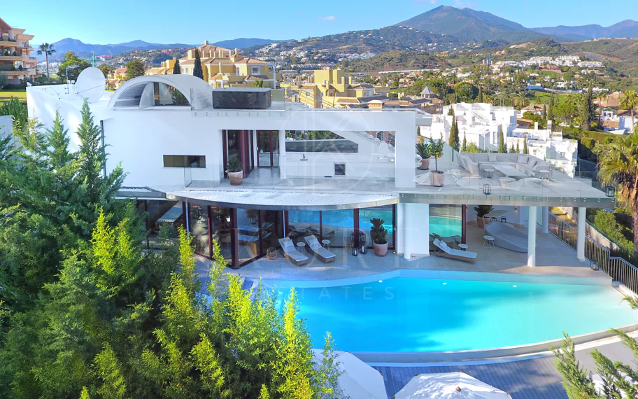 Villa totalmente renovada con vistas panorámicas a la montaña junto a Los Naranjos