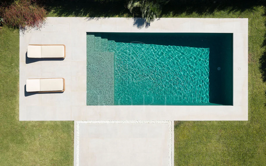 Bienvenido a Villa Rosalia — Un Retiro Refinado en Nueva Andalucía, Marbella