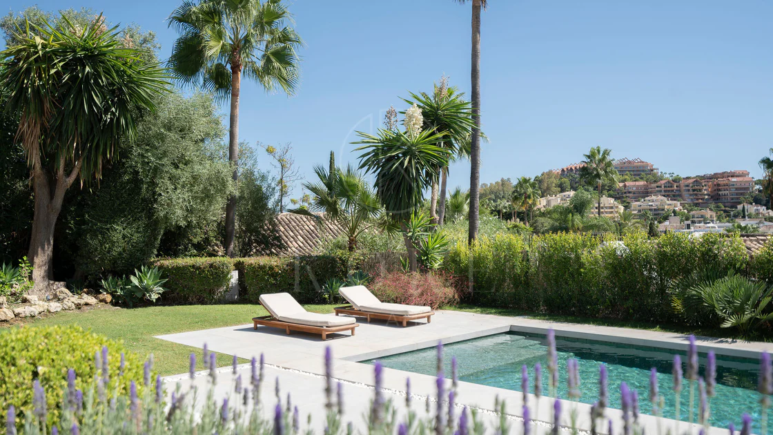 Bienvenido a Villa Rosalia — Un Retiro Refinado en Nueva Andalucía, Marbella