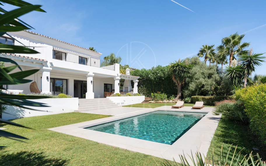 Bienvenido a Villa Rosalia — Un Retiro Refinado en Nueva Andalucía, Marbella
