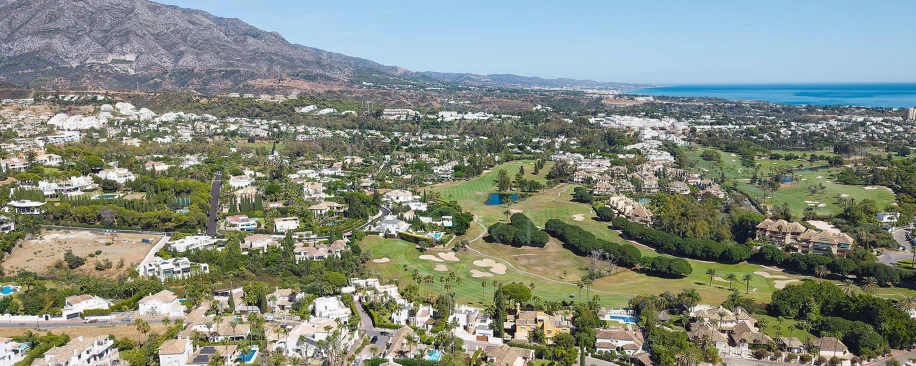Bienvenido a Villa Rosalia — Un Retiro Refinado en Nueva Andalucía, Marbella