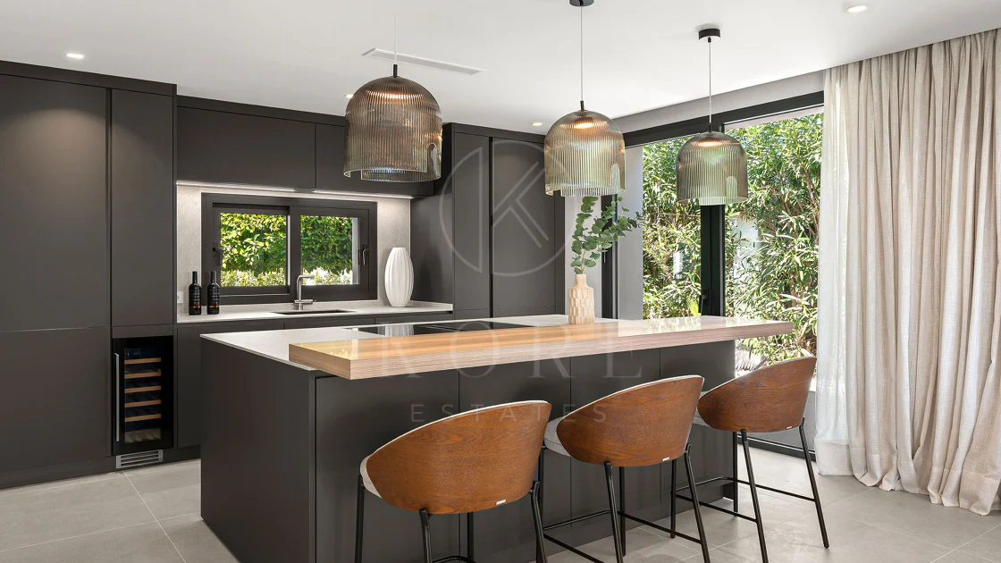 Bienvenido a Villa Rosalia — Un Retiro Refinado en Nueva Andalucía, Marbella