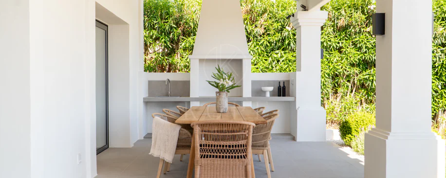 Bienvenido a Villa Rosalia — Un Retiro Refinado en Nueva Andalucía, Marbella