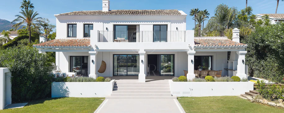 Bienvenido a Villa Rosalia — Un Retiro Refinado en Nueva Andalucía, Marbella