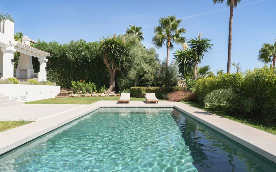 Bienvenido a Villa Rosalia — Un Retiro Refinado en Nueva Andalucía, Marbella