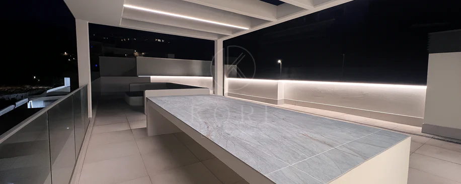 Lujoso Dúplex con Piscina Privada y Vistas Panorámicas – La Alborada, Benahavís.