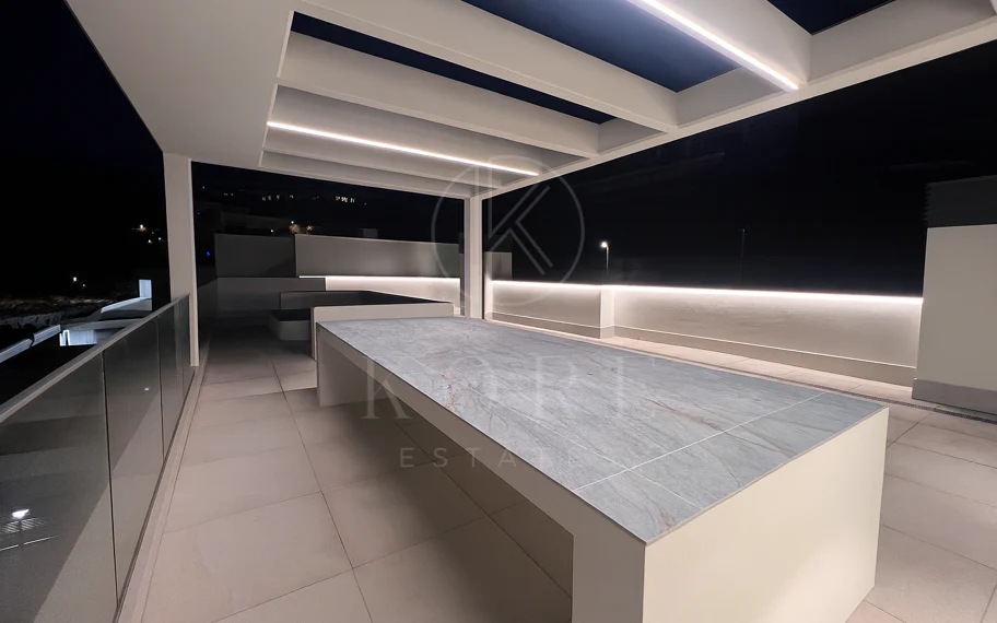 Lujoso Dúplex con Piscina Privada y Vistas Panorámicas – La Alborada, Benahavís.