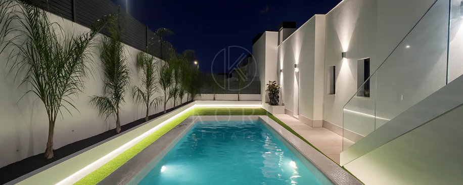 Lujoso Dúplex con Piscina Privada y Vistas Panorámicas – La Alborada, Benahavís.