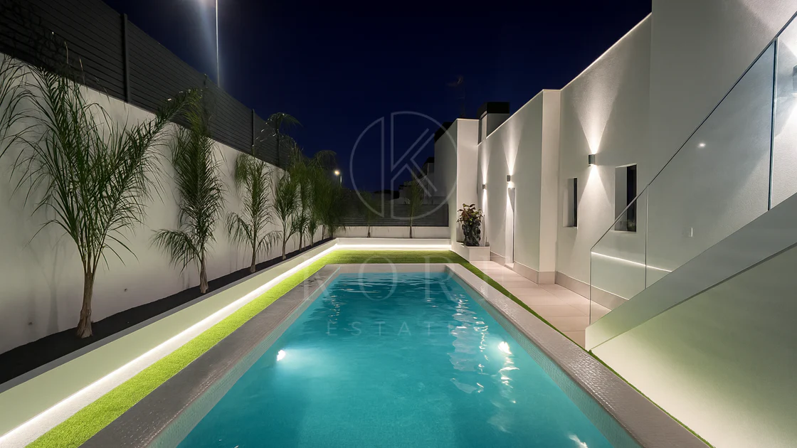 Lujoso Dúplex con Piscina Privada y Vistas Panorámicas – La Alborada, Benahavís.
