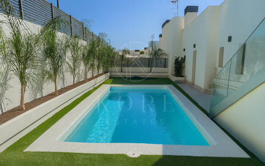 Lujoso Dúplex con Piscina Privada y Vistas Panorámicas – La Alborada, Benahavís.