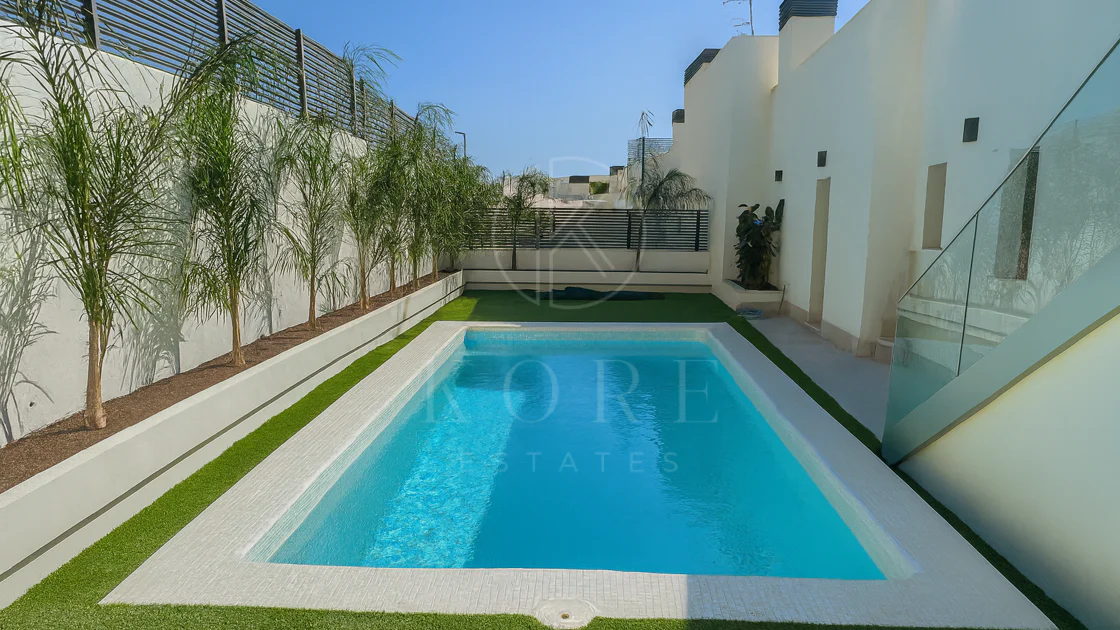 Lujoso Dúplex con Piscina Privada y Vistas Panorámicas – La Alborada, Benahavís.
