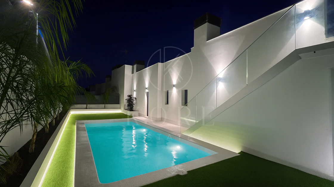 Lujoso Dúplex con Piscina Privada y Vistas Panorámicas – La Alborada, Benahavís.