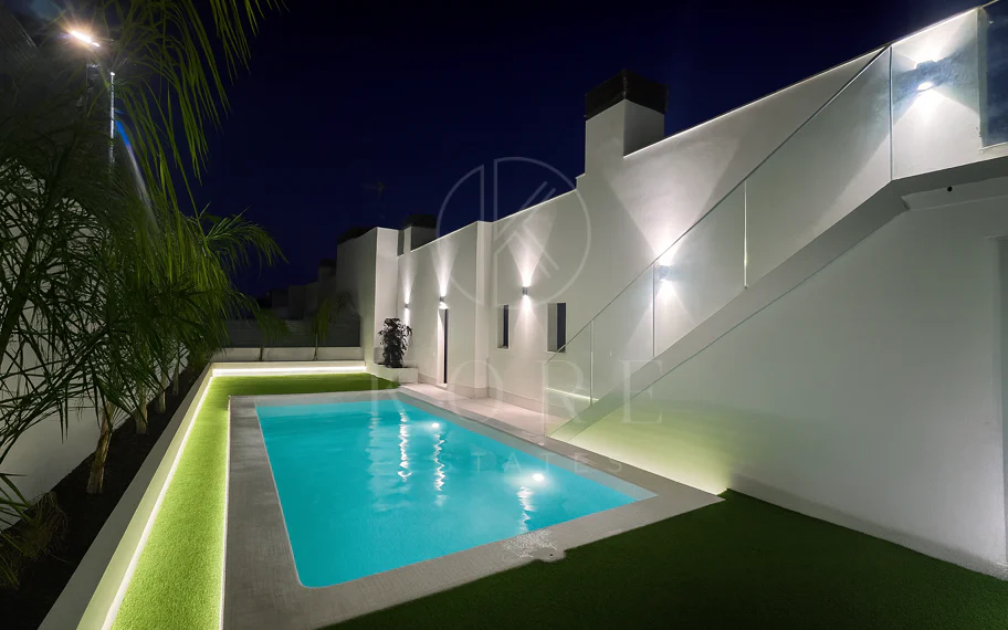 Lujoso Dúplex con Piscina Privada y Vistas Panorámicas – La Alborada, Benahavís.
